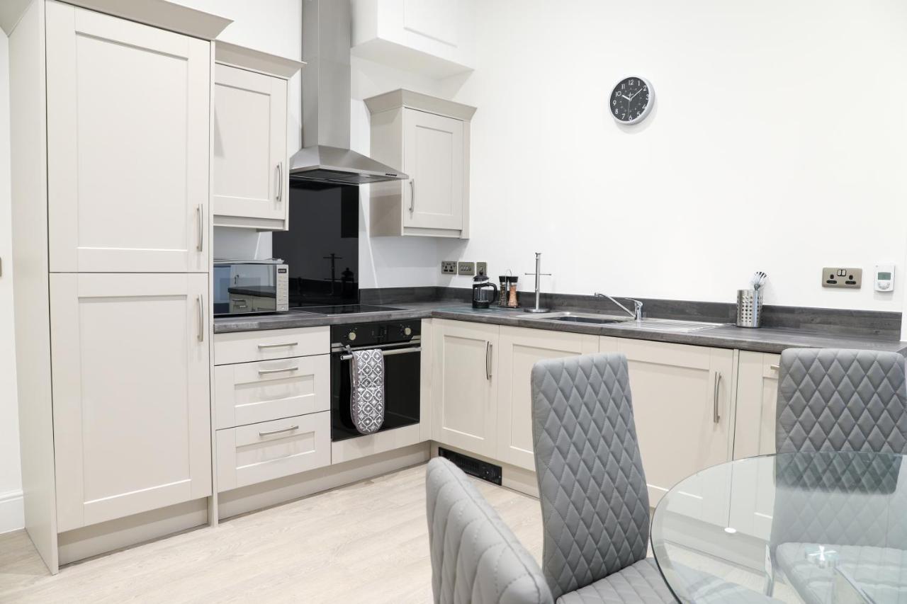 16 Queen Avenue City Centre Serviced Apartment W Free Parking Liverpool Exteriör bild