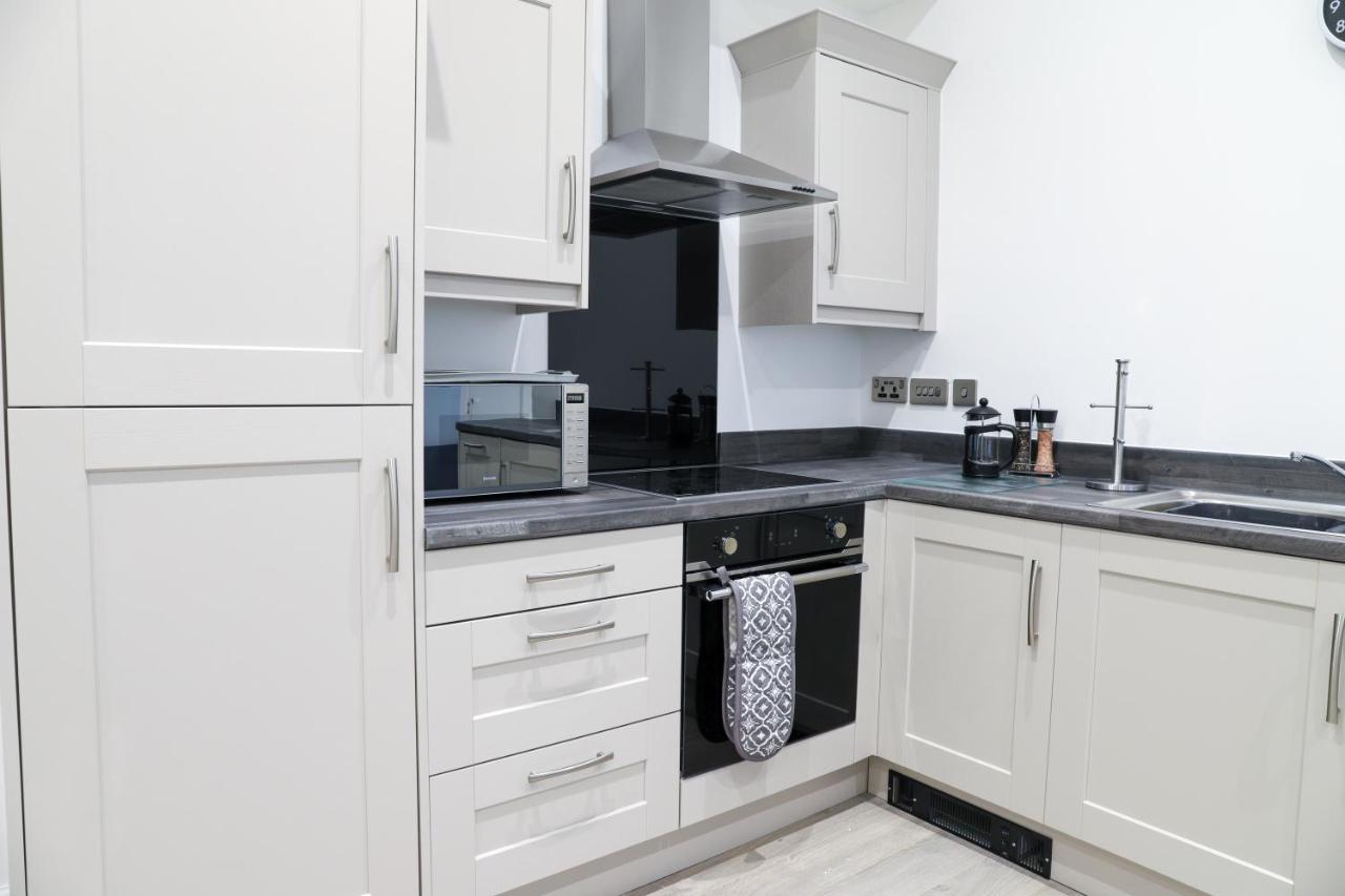 16 Queen Avenue City Centre Serviced Apartment W Free Parking Liverpool Exteriör bild